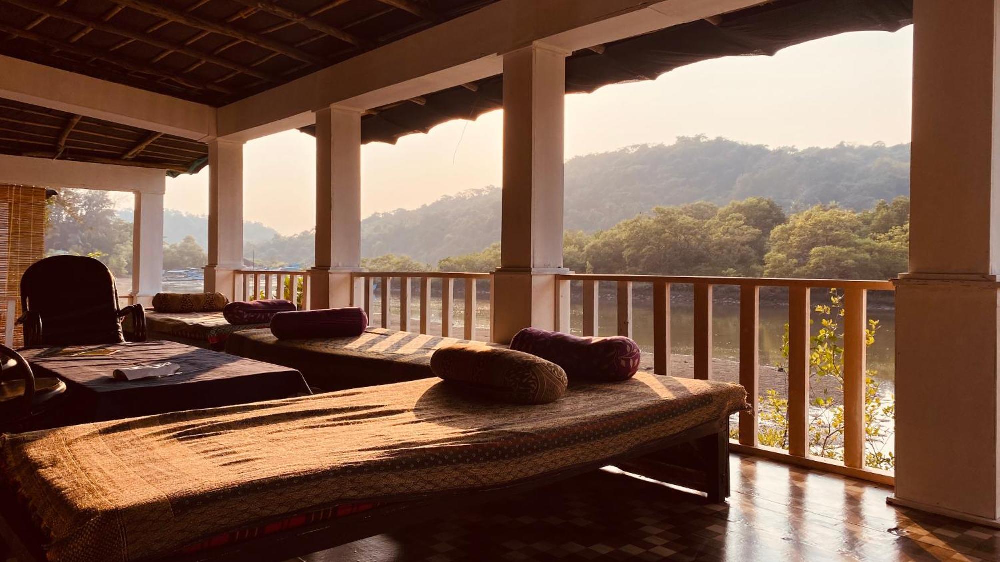 Feather Touch Hotels And Resorts パロレム エクステリア 写真