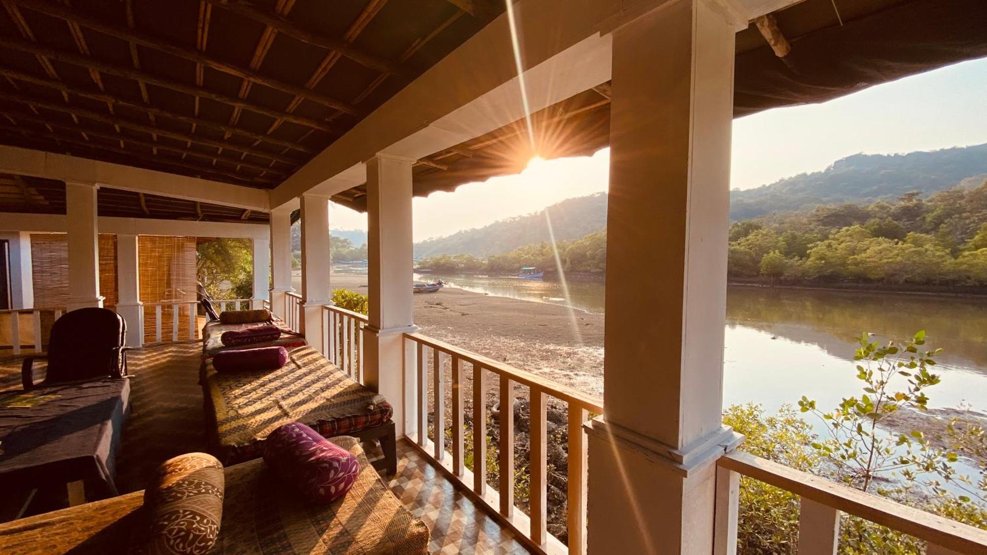 Feather Touch Hotels And Resorts パロレム エクステリア 写真