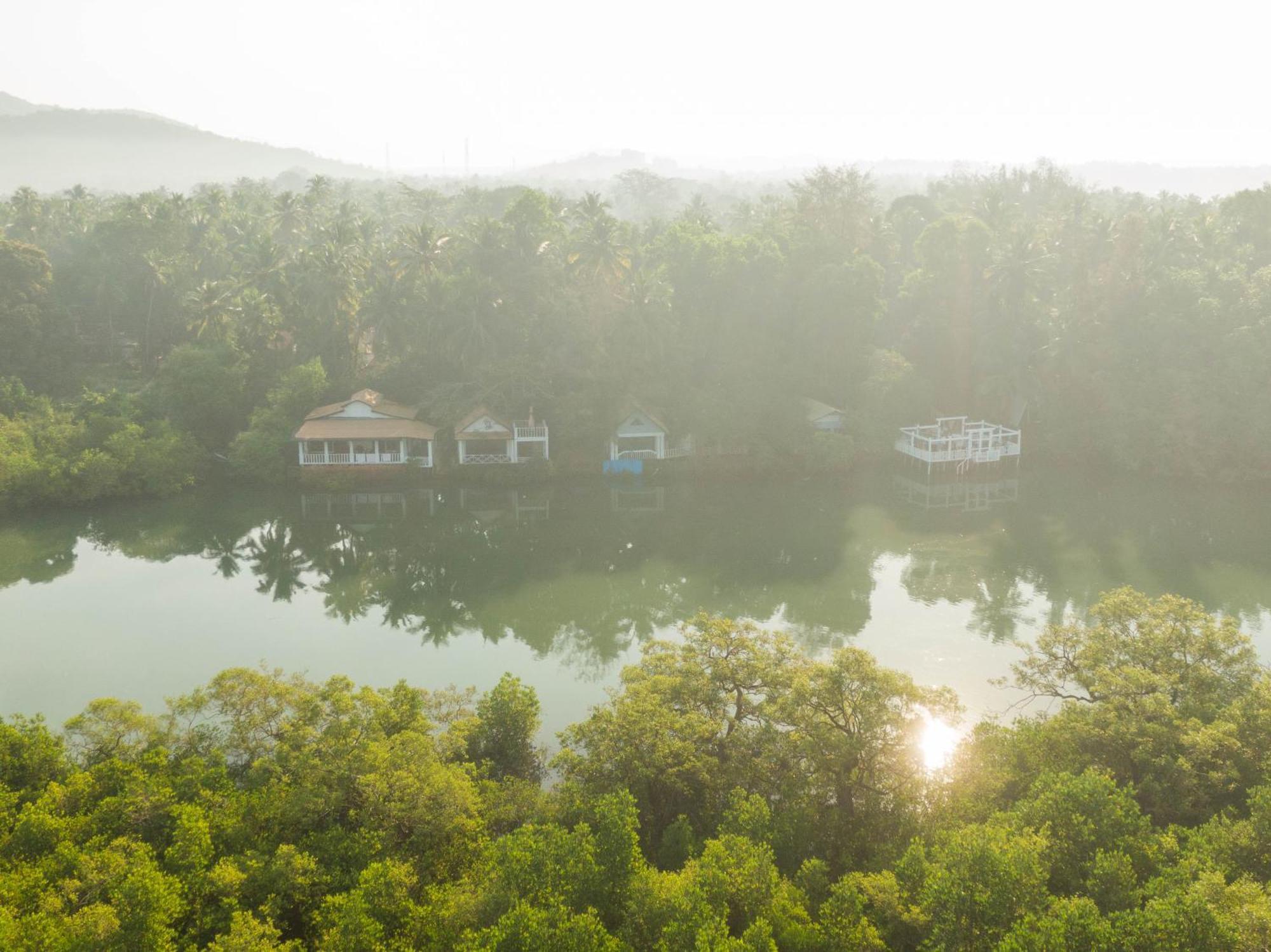 Feather Touch Hotels And Resorts パロレム エクステリア 写真