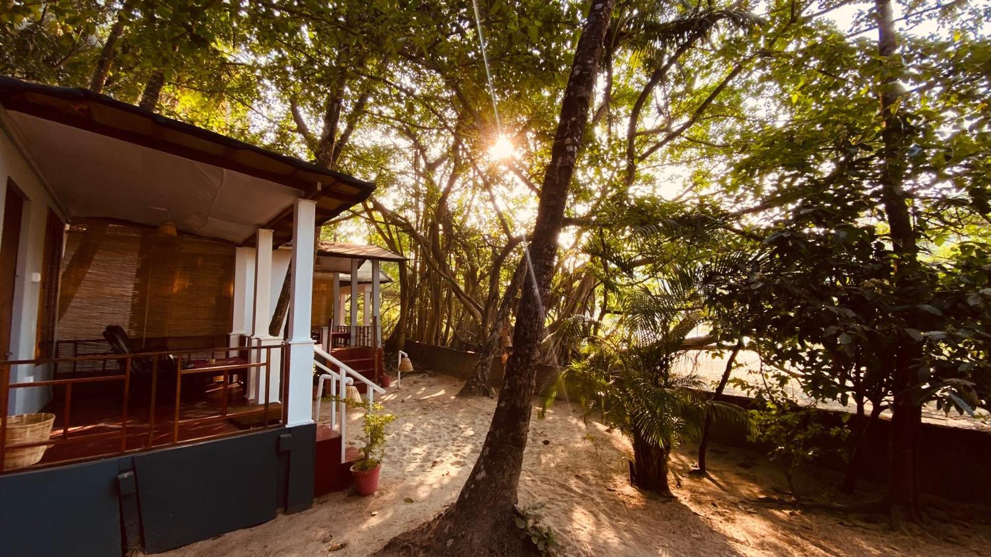 Feather Touch Hotels And Resorts パロレム エクステリア 写真